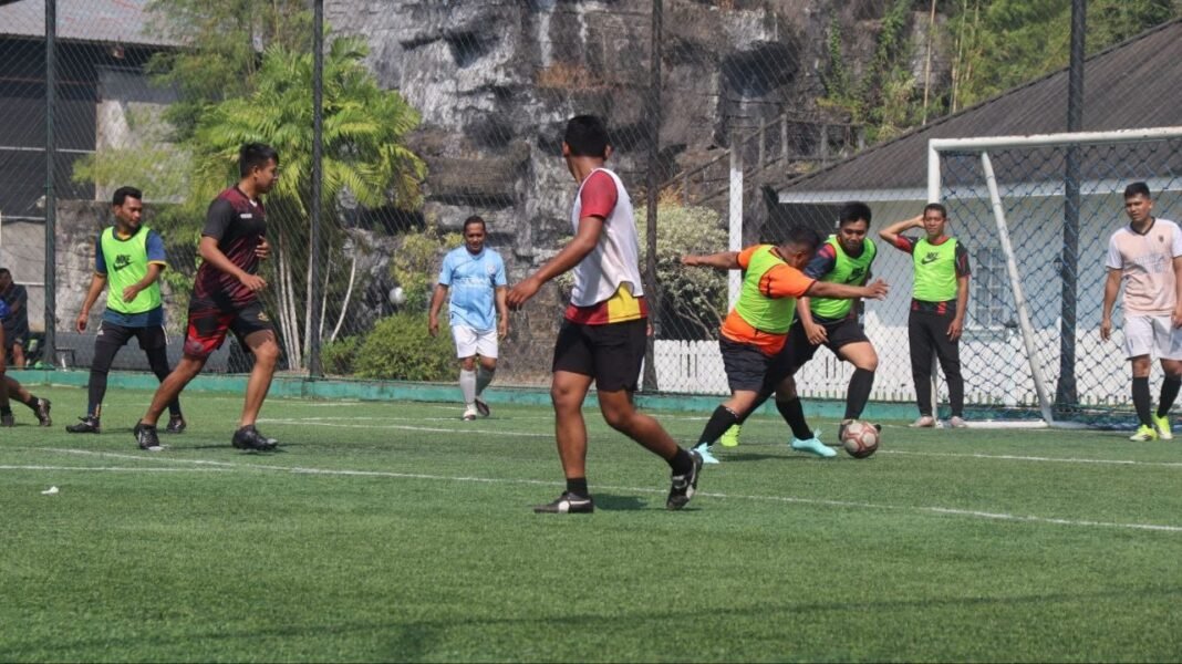 Bangun Imunitas dan Kekompakan, Personel Kodim 1011/Klk Rutin Olahraga Mini Soccer