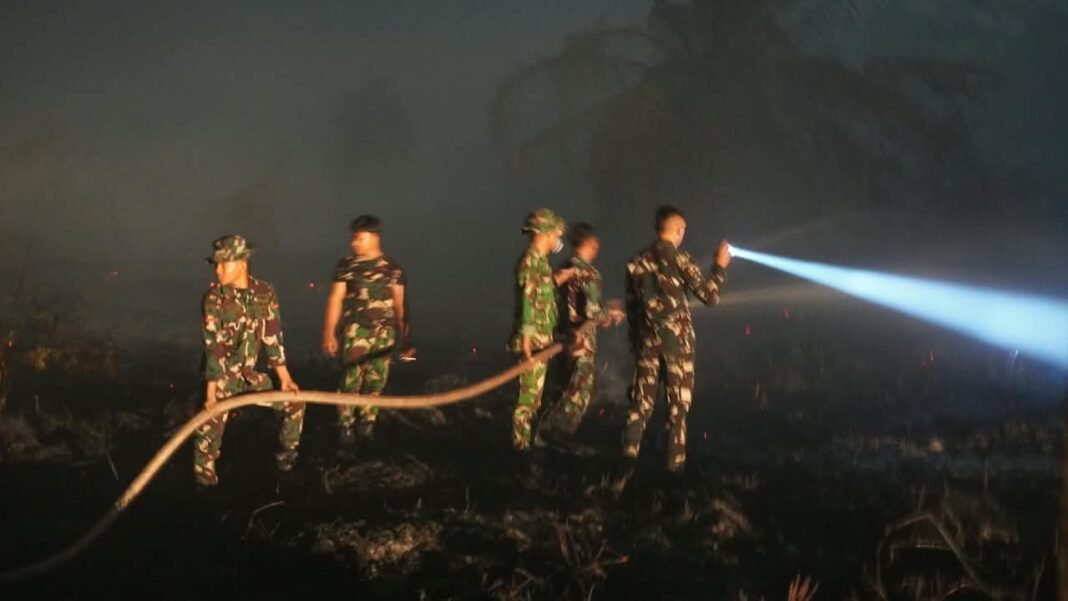 Sinergi TNI dan Pemda Kotim dalam Operasi Pemadaman Kebakaran Hutan