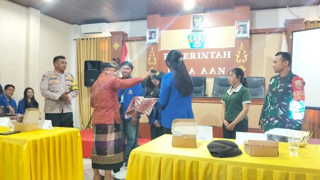 Tuntaskan Program Pengabdian, Mahasiswa Warmadewa Resmi Dilepas Babinsa dan Pemdes Aan