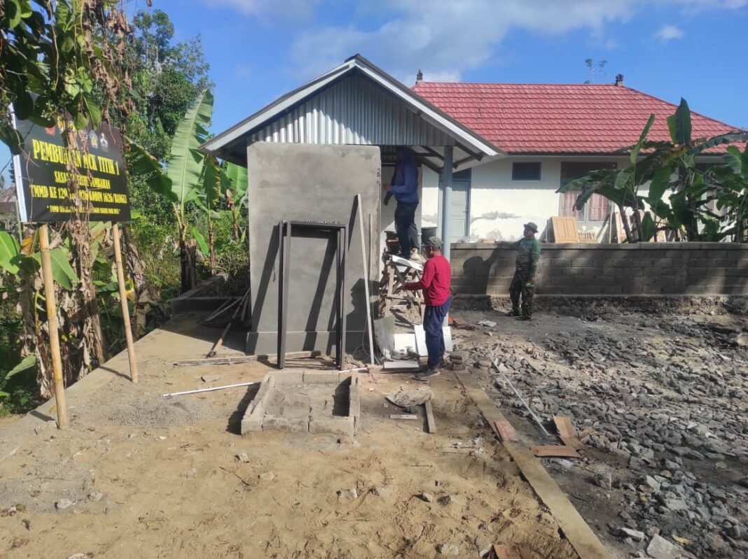 Semangat Gotong Royong Warga Percepat Pembangunan MCK TMMD Ke-129