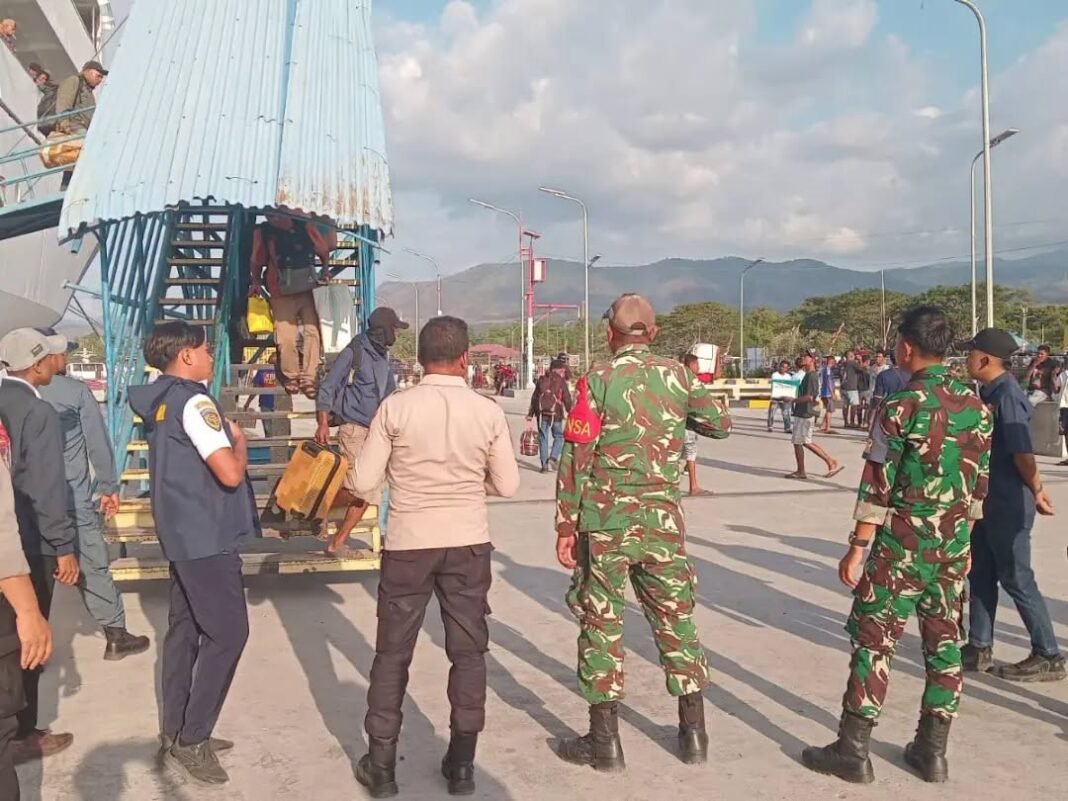 Sinergi Aparat Gabungan Amankan Kedatangan Kapal PELNI di Lembata