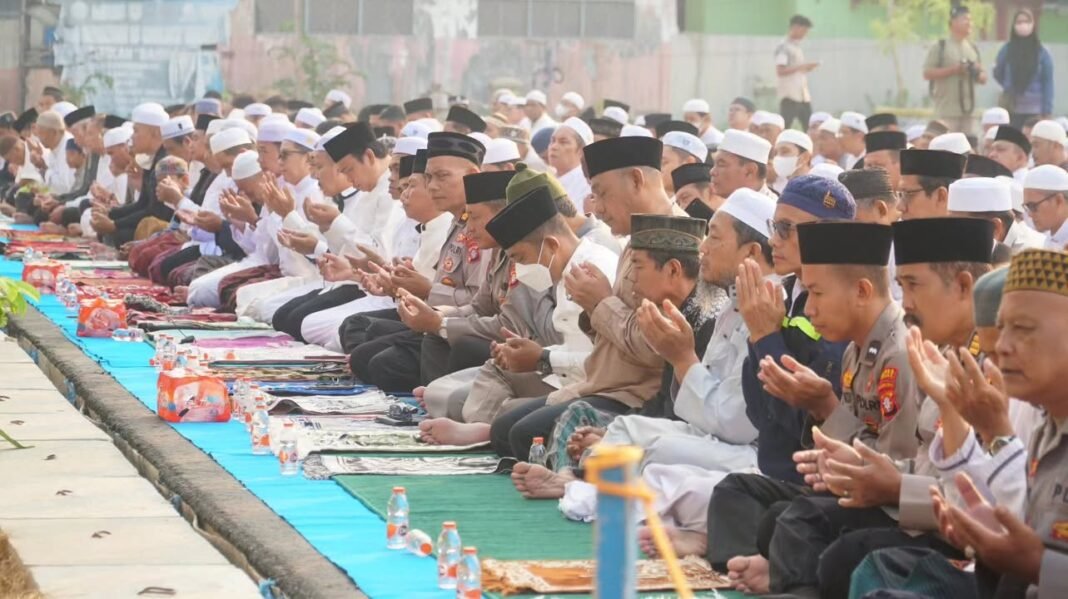 Dandim 1011/Kuala Kapuas Berharap Berkah Hujan Lewat Ibadah Bersama Masyarakat