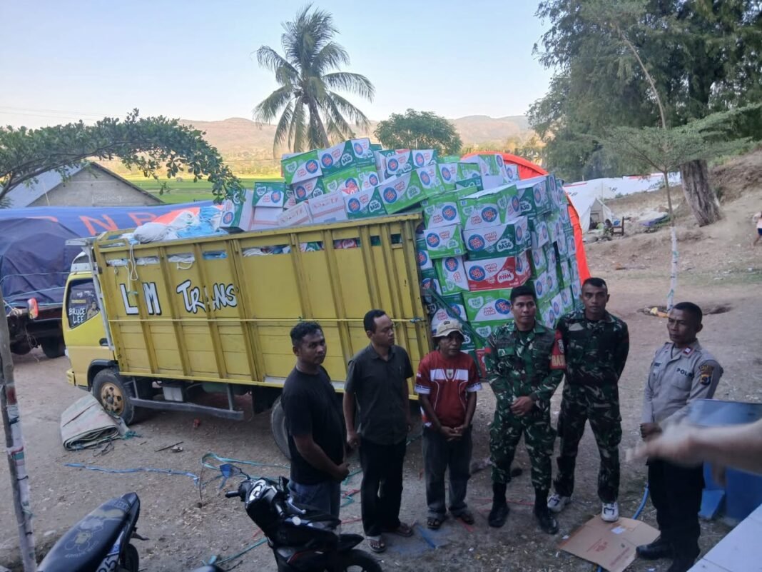 TNI Pastikan Penurunan Logistik Bencana di Manggarai Timur Berjalan Lancar