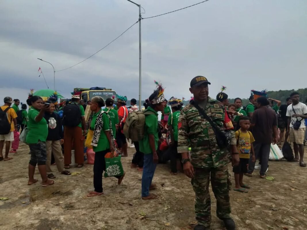 Kunjungan Wisata Rohani Jemaat Wowna di Kampung Yemanu Berlangsung Kondusif Berkat Pengamanan Babinsa