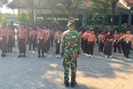 TNI Perkuat Karakter Anak Lewat Latihan Baris di SDN Kesongo