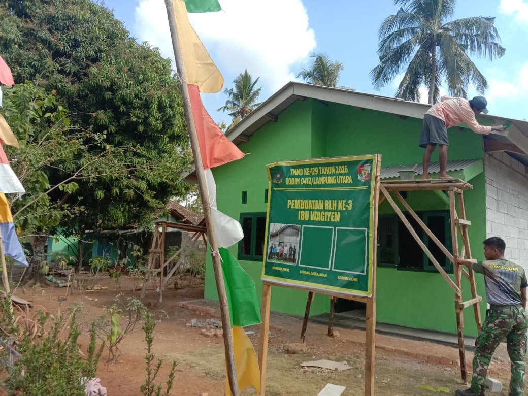 TMMD 129 dan Kerja Gotong Royong TNI Bersama Warga Meremajakan Rumah Ibu Wagiem