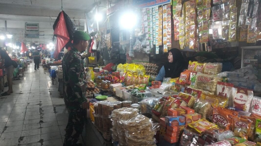 TNI Awasi Stabilitas Harga Sembako di Pasar Pangkajene