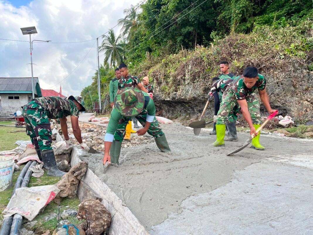 Optimisme Satgas TMMD Ke-129 dalam Pengecoran Beton di Kecamatan Bungku Selatan