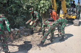 TMMD 129 Bojonegoro: Pembongkaran Paving di Dusun Mundu