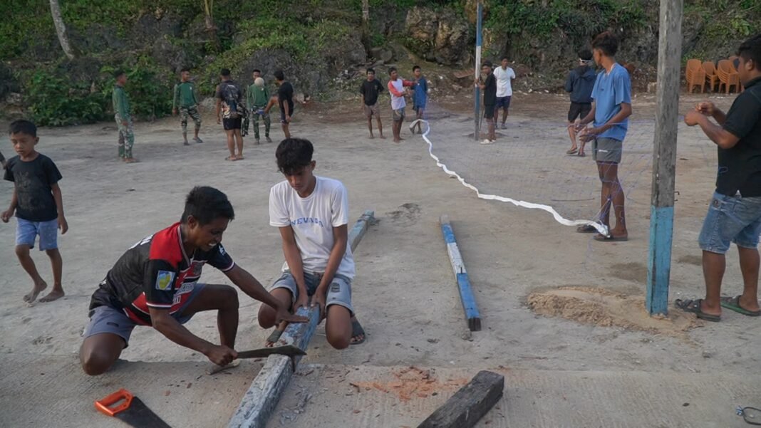 Sambutan Hangat Warga Polewali Terhadap Bantuan Olahraga TMMD