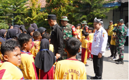 Kebersamaan TNI dan Siswa: Momen yang Berharga