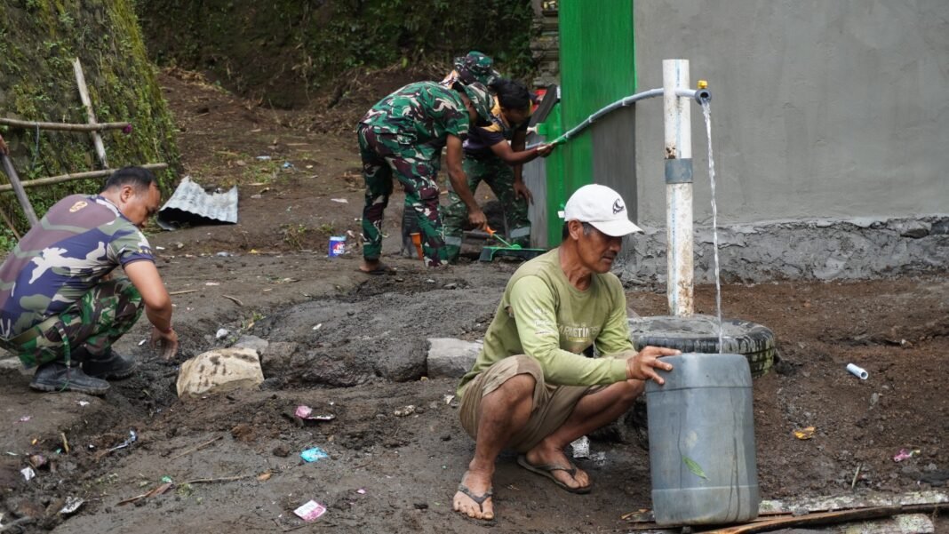 Silaturahmi Satgas TMMD dan Ibu-Ibu Memperkuat Kemanunggalan TNI dan Rakyat