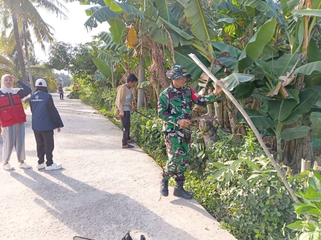 Kegiatan Kerja Bakti di Desa Rijang Panua dalam Rangka HUT RI ke-81