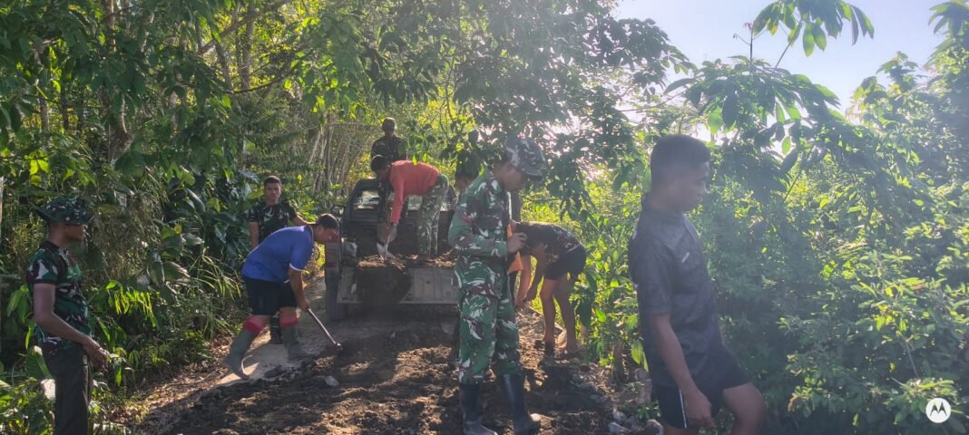 Satgas TMMD Ke-129 Kodim 1011/Kuala Kapuas Percepat Penimbunan Jalan Demi Kelancaran Akses Warga