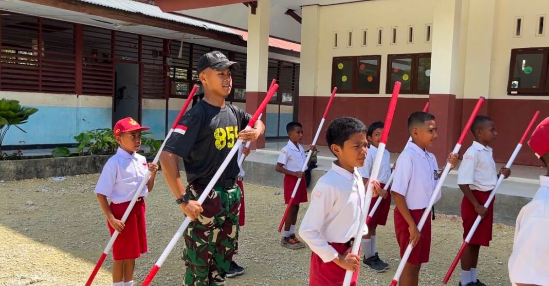 Program PINTAR Yonif TP 859/RBK: Menguatkan Disiplin Siswa SD Negeri Pariem