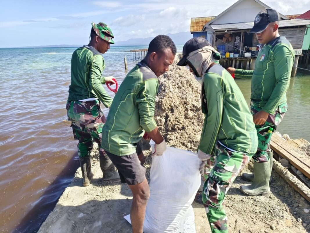 Pemanfaatan Sepeda Motor untuk Angkut Material TMMD