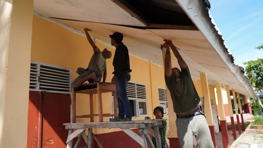 Kolaborasi Satgas TMMD dan Komunitas Dalam Renovasi SDN 2 Bungku Selatan