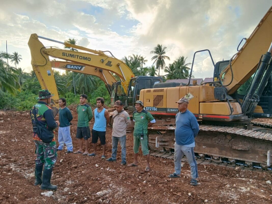 Serangkaian Arahan Diberikan Sebelum Pekerjaan Pembukaan Jalan TMMD Ke-129