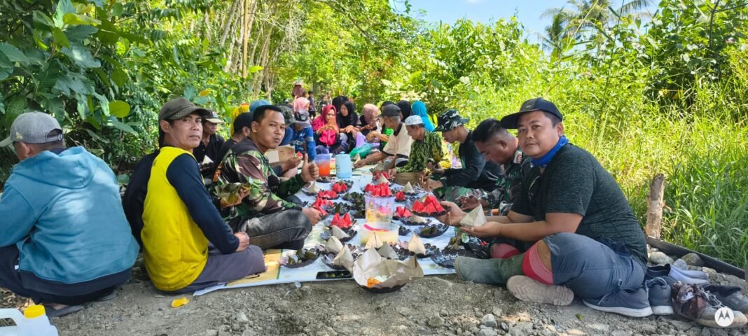 Dukungan Warga Desa Bandar Raya dalam Program TMMD Ke-129