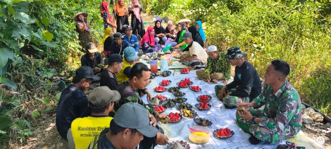 Syukuran Pembangunan Jalan Menyemarakkan Kebersamaan TNI dan Masyarakat