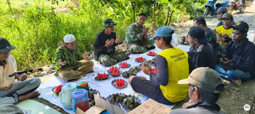 Doa Bersama Warga Menyambut Pembangunan Jalan TMMD di Desa Bandar Raya