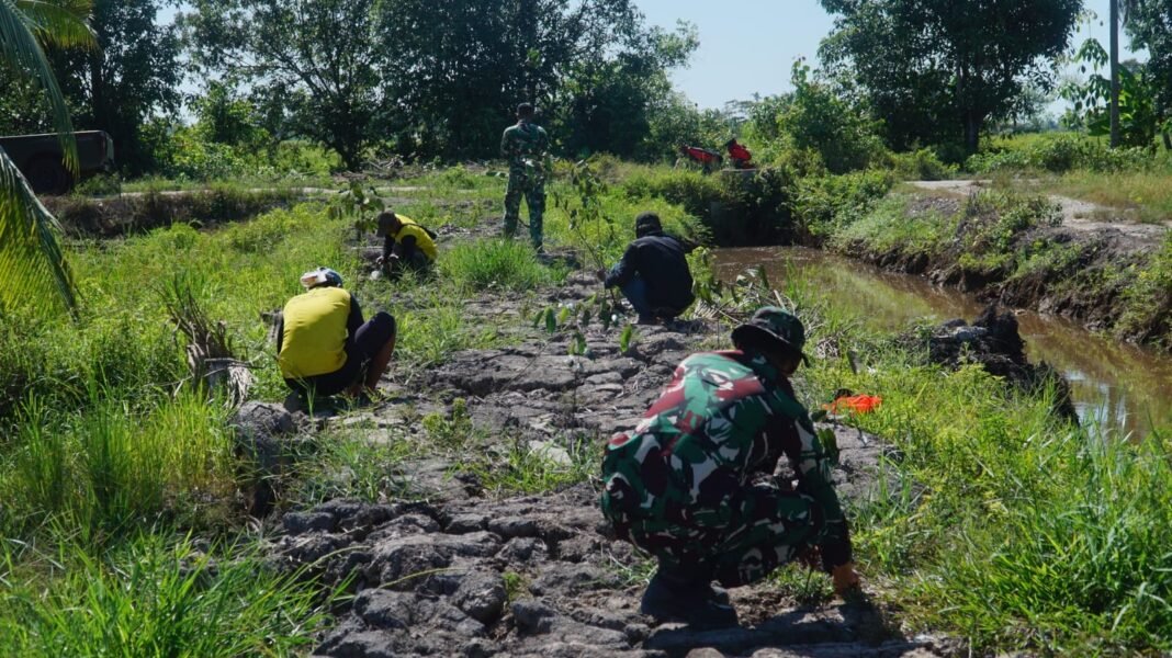 Pelibatan Masyarakat dalam Aksi Lingkungan di TMMD Ke-129 Kodim 1011/Kuala Kapuas