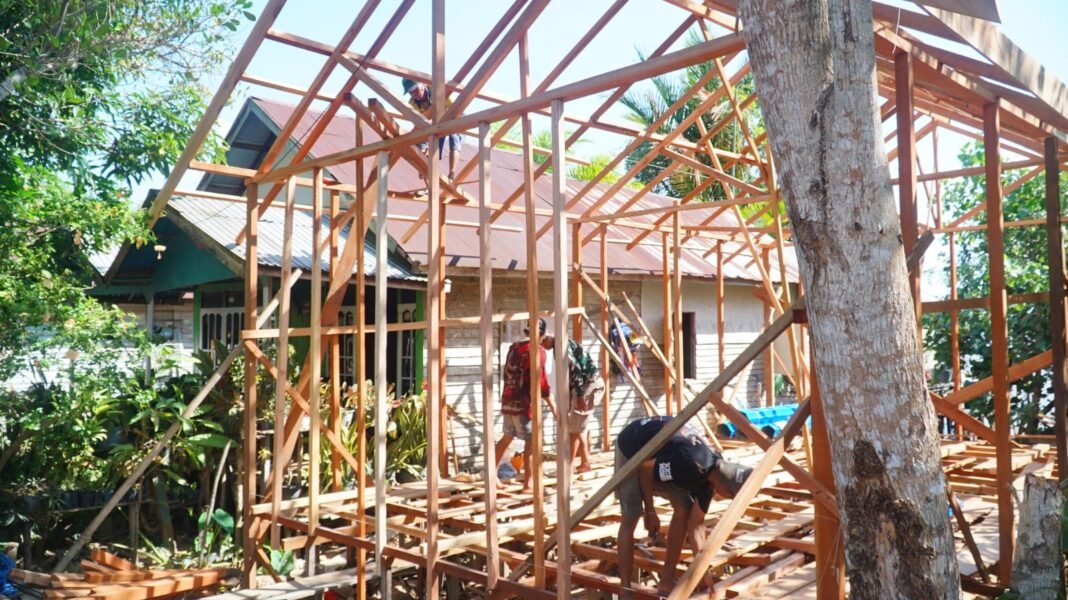 Pemasangan Atap Tandai Kemajuan Pembangunan RTLH