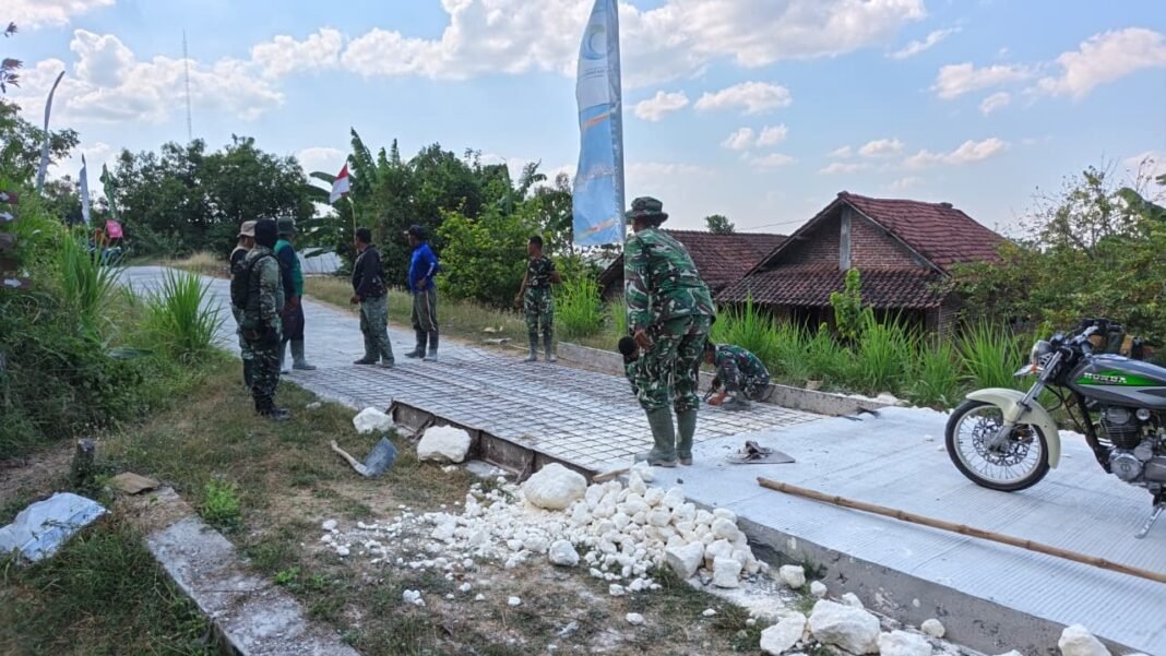 Kesiapan Optimal: Satgas TMMD 129 dan Masyarakat Tlemang Siapkan Pengecoran beton