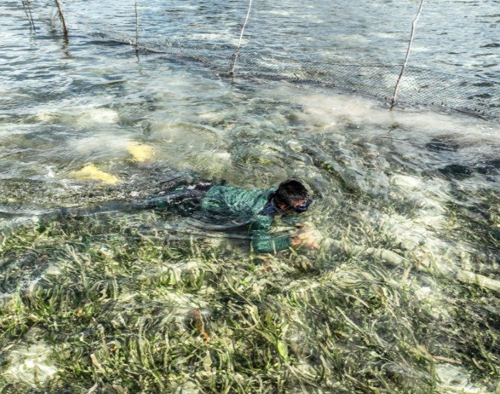 Satgas TMMD Ke-129 Memastikan Ketersediaan Air Bersih di Laut