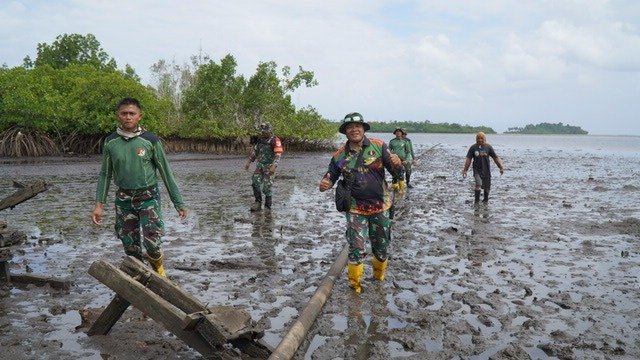 Satgas TMMD Tunjukkan Dedikasi dalam Penyediaan Air Bersih di Kepulauan Umbele