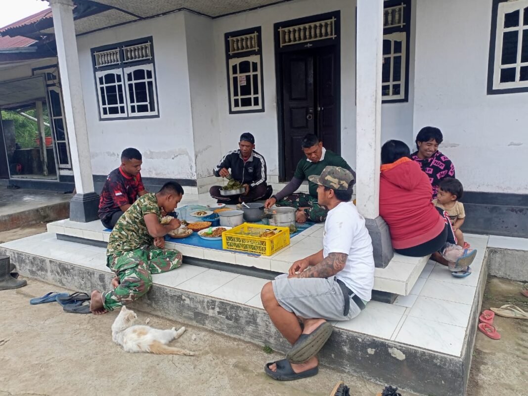 Satgas TMMD dan Warga Sekardadi Gelar Makan Siang Bersama untuk Menumbuhkan Rasa Kebersamaan