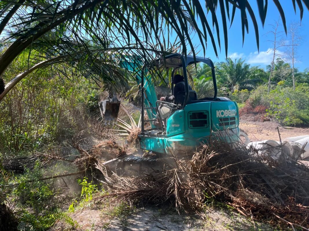 Pembangunan Infrastruktur Jalan oleh Satgas TMMD Ke-129 Kodim 0413/Bangka