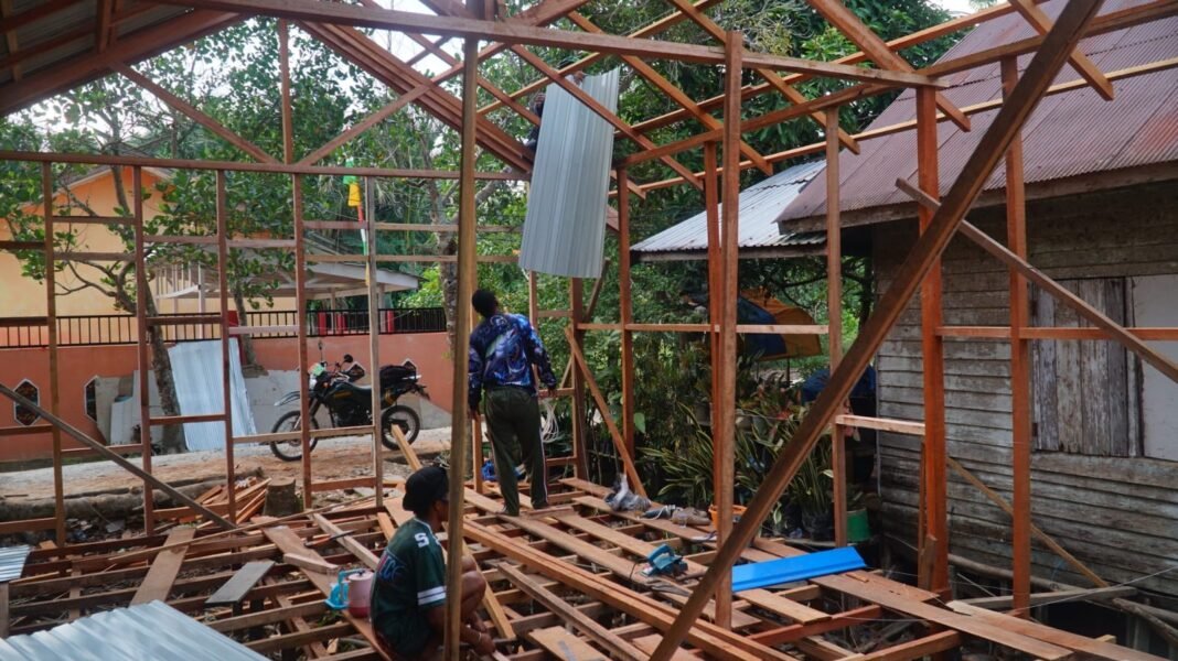 Atap Pemasangan Tandai Progres RTLH Sasaran 4