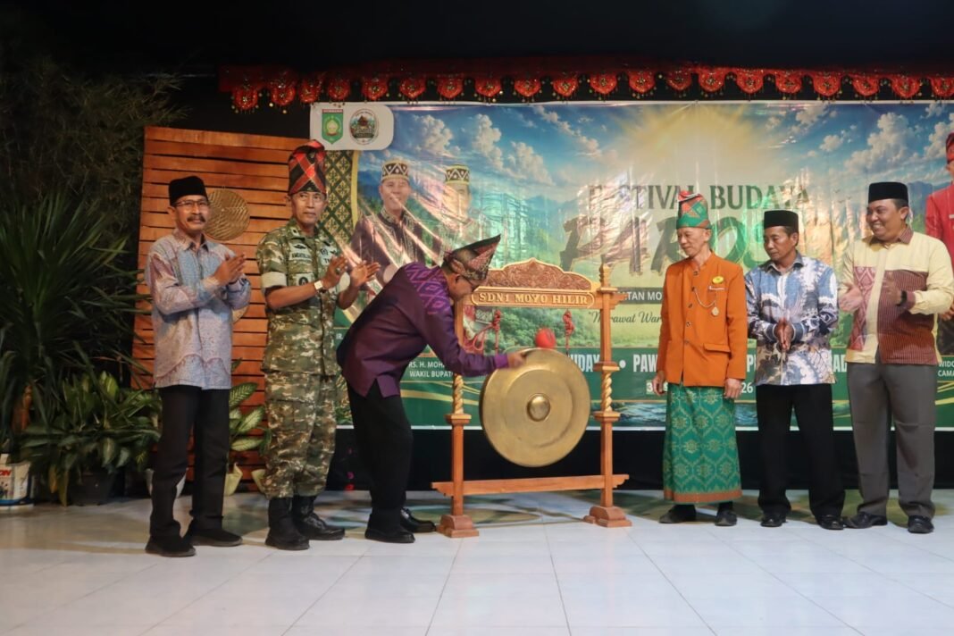 Dukungan TNI dalam Pelestarian Budaya, Kasdim Sumbawa Buka Festival Paroso