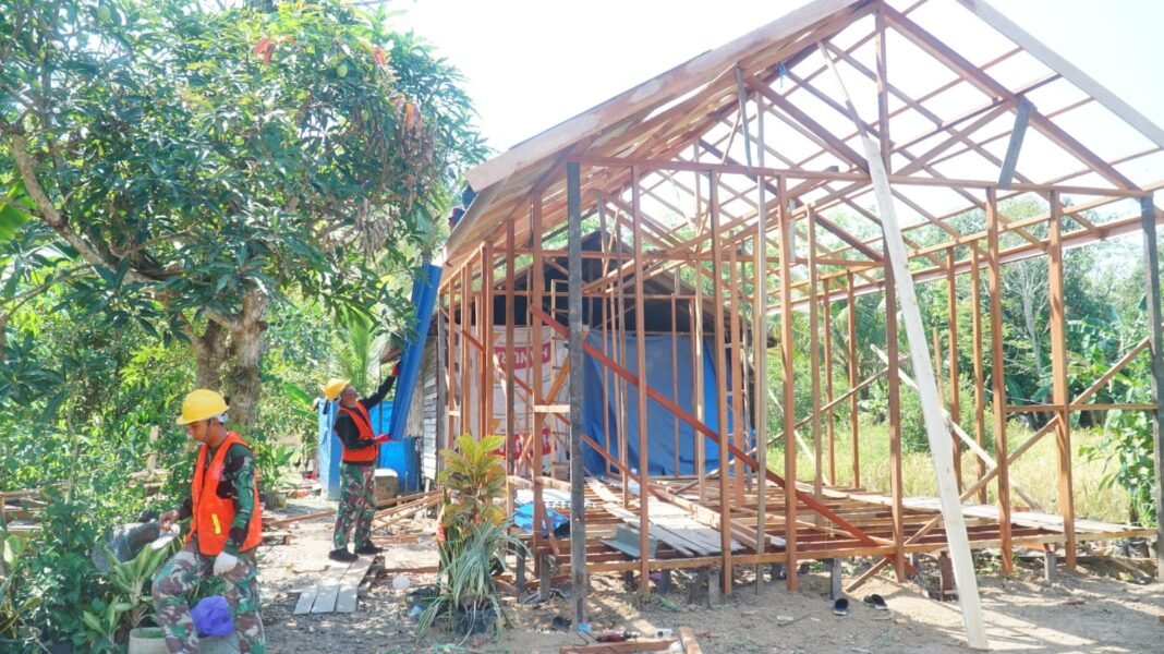 Kemajuan RTLH Program TMMD Ke-129: Pemasangan Atap Dilaksanakan