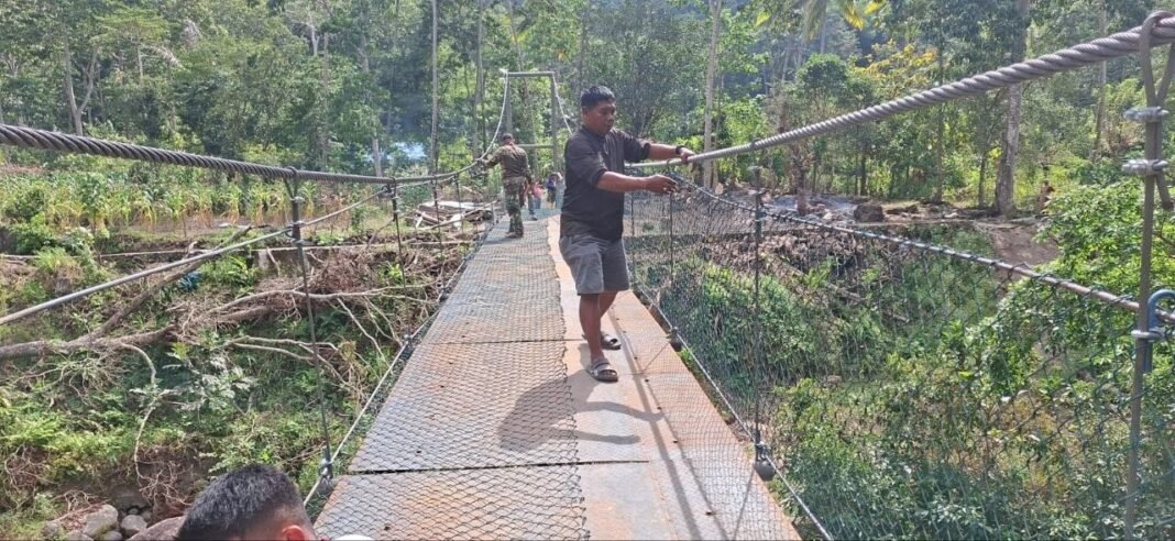 Jaring Pengaman Dipasang di Jembatan Gantung TMMD ke-129