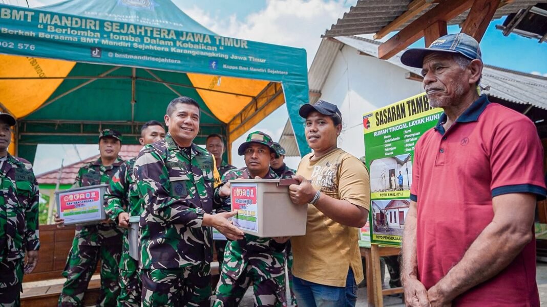 Kunjungan Wakil Asisten Kasal TNI untuk Menyemangati Pembangunan RTLH di Lamongan