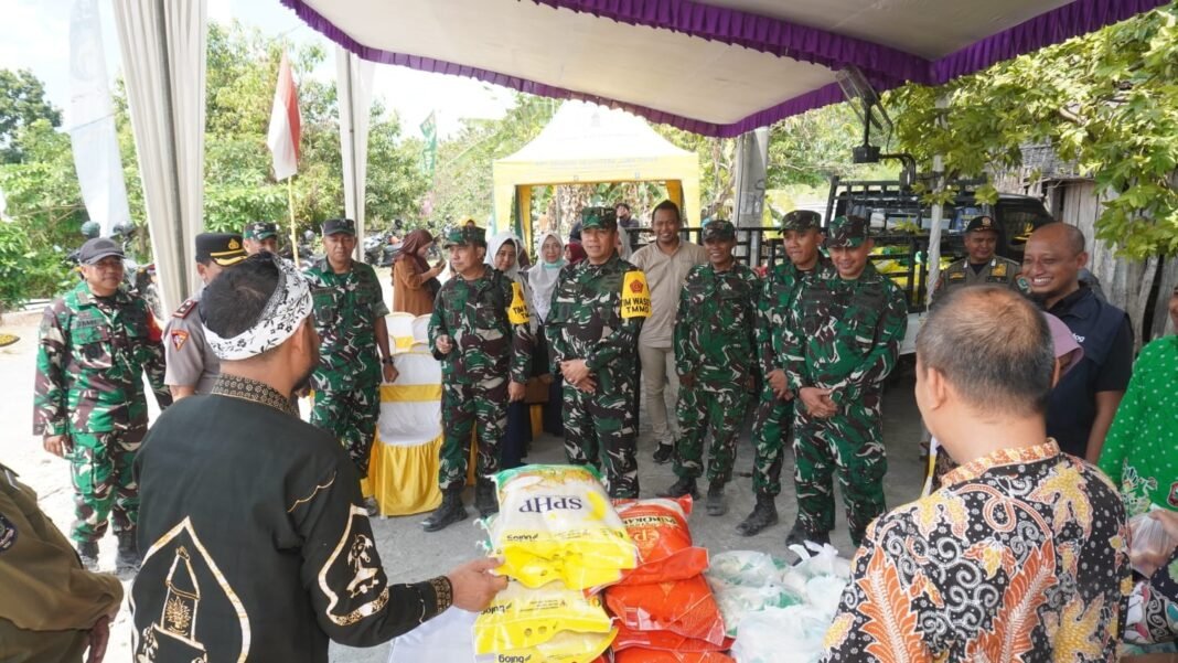 TNI dan Pemda Adakan Pasar Murah di Desa Tlemang