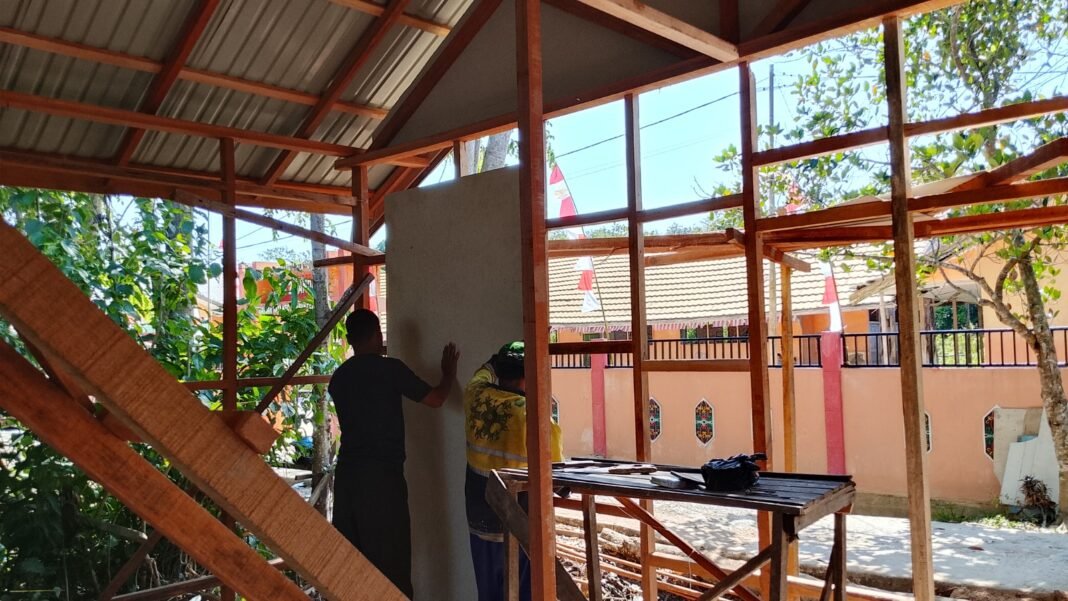 Proyek RTLH di Desa Bandar Raya Tunjukkan Nilai Kebersamaan