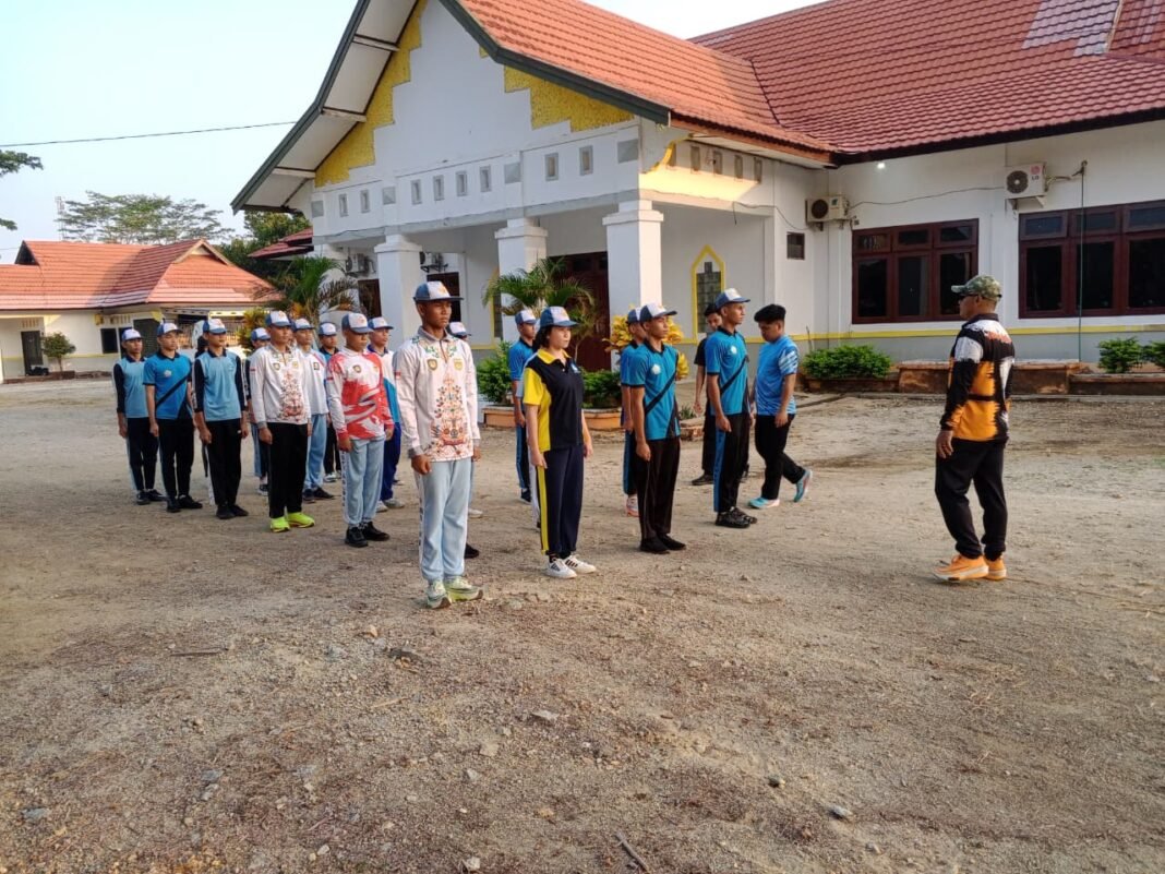 Menyambut HUT RI ke-81, Koramil Tewah Latih Paskibraka