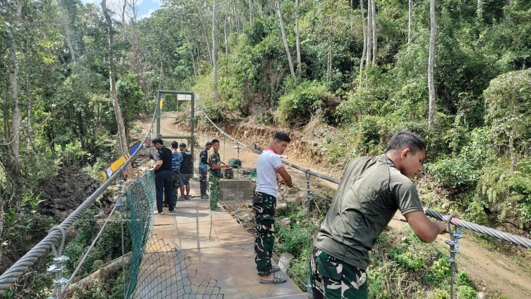 Pekerjaan Jembatan Gantung di Bontocani Memasuki Tahap Pemasangan Jaring