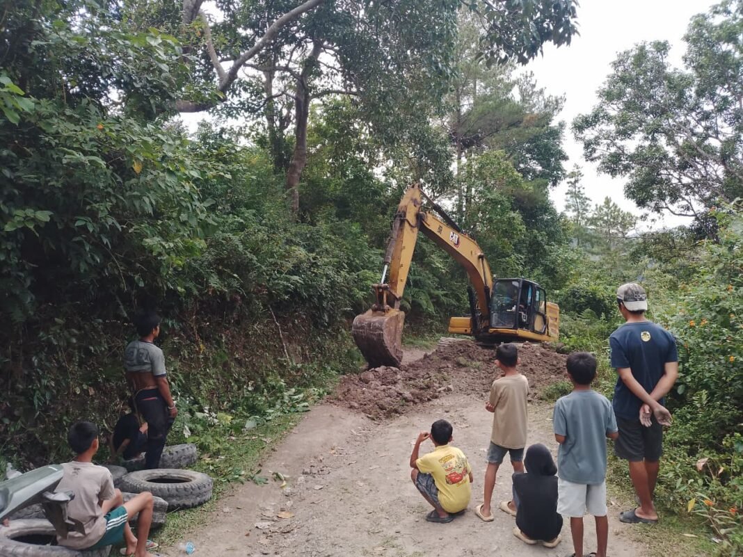 Keberadaan Excavator di Proyek TMMD ke-129 Kodim 1407/Bone