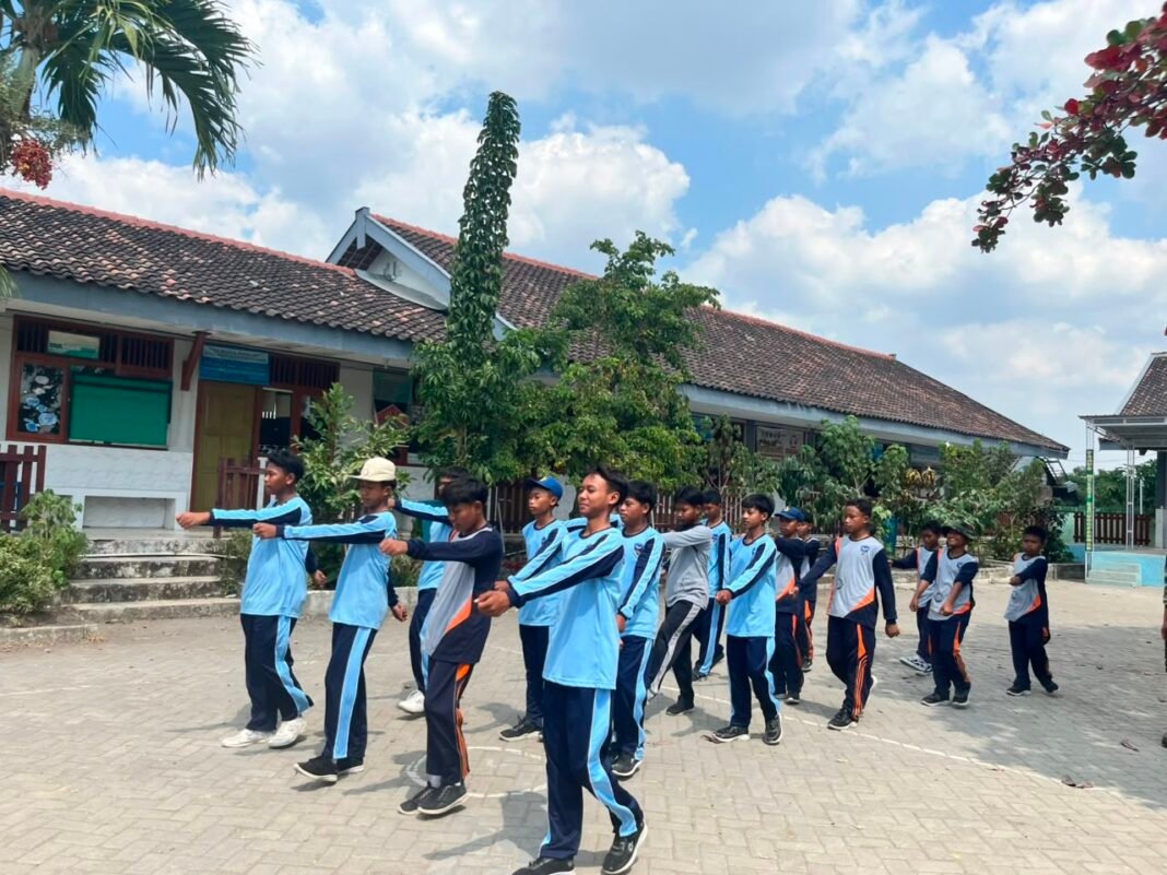 Nurturing Patriotism Among Students at SMPN 1 Atap Kesongo During TMMD Ke-129
