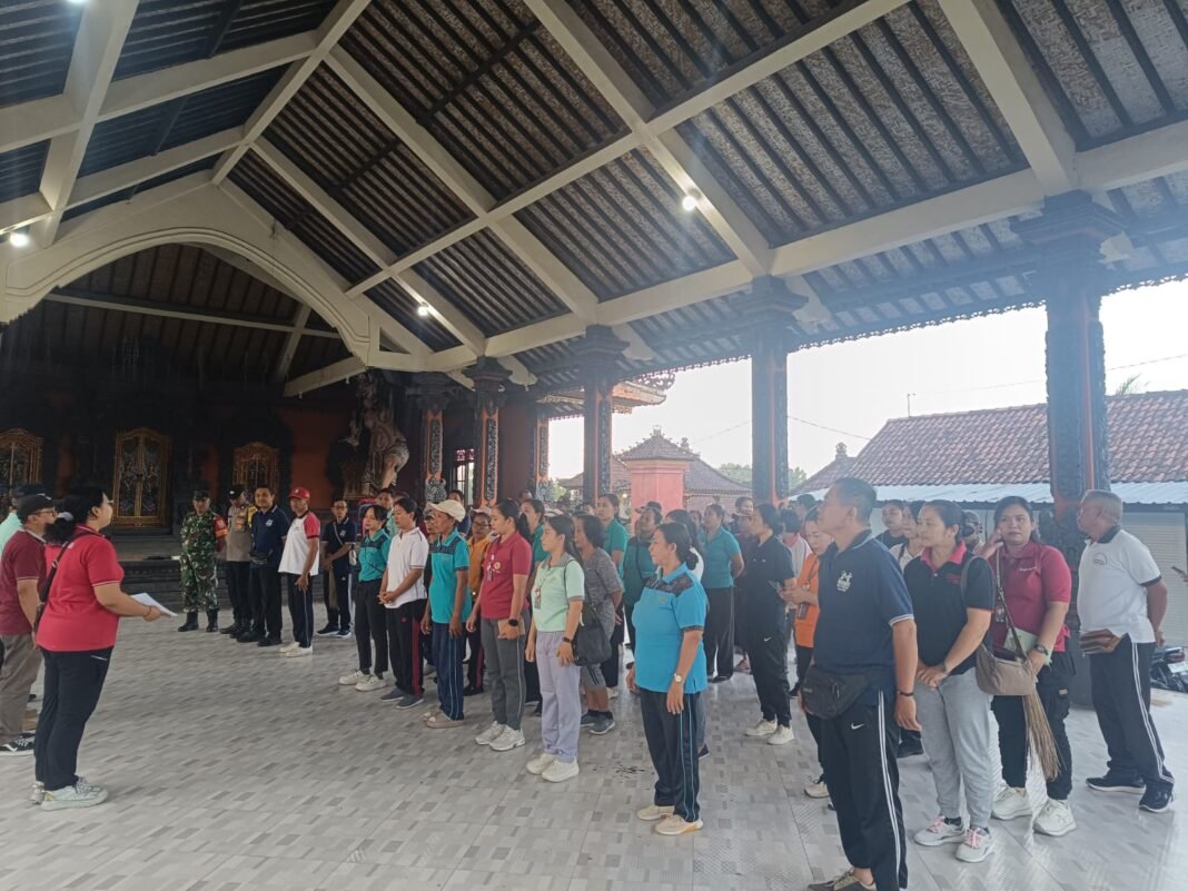 Kegiatan Gotong Royong Jumat Bersih di Takmung