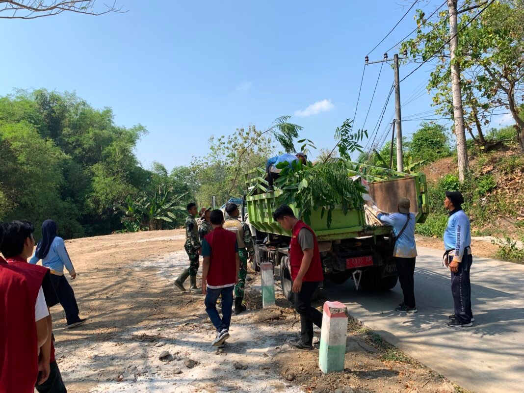 Penghijauan Bersama di Kesongo oleh Satgas TMMD dan Warga