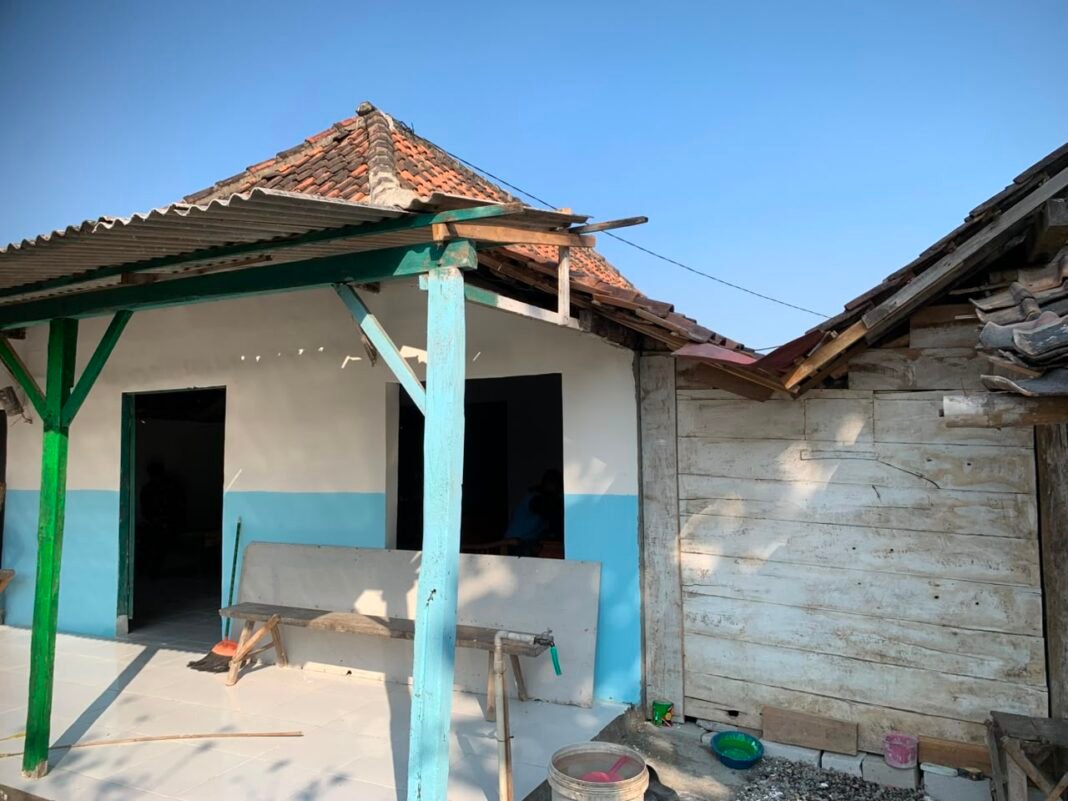 TMMD Ke-129: Pembangunan Rumah Bapak Samijan Perkuat Kolaborasi TNI dan Warga