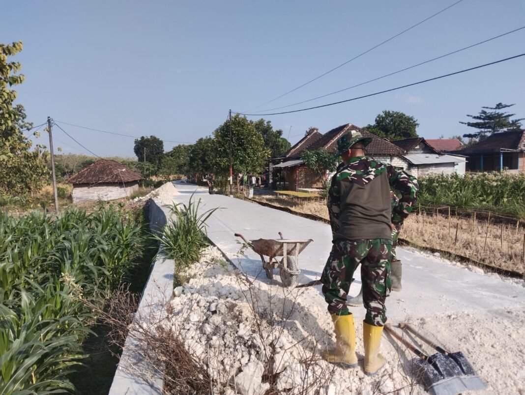 Komitmen Satgas TMMD Ke-129 Kodim 0813/Bojonegoro dalam Mengembangkan Infrastruktur Jalan Kedung Pandan