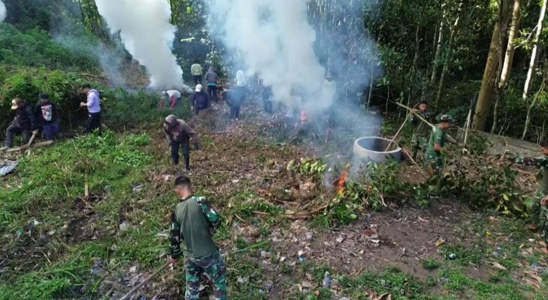 Pembersihan Pura Puseh: TNI dan Masyarakat Bersatu