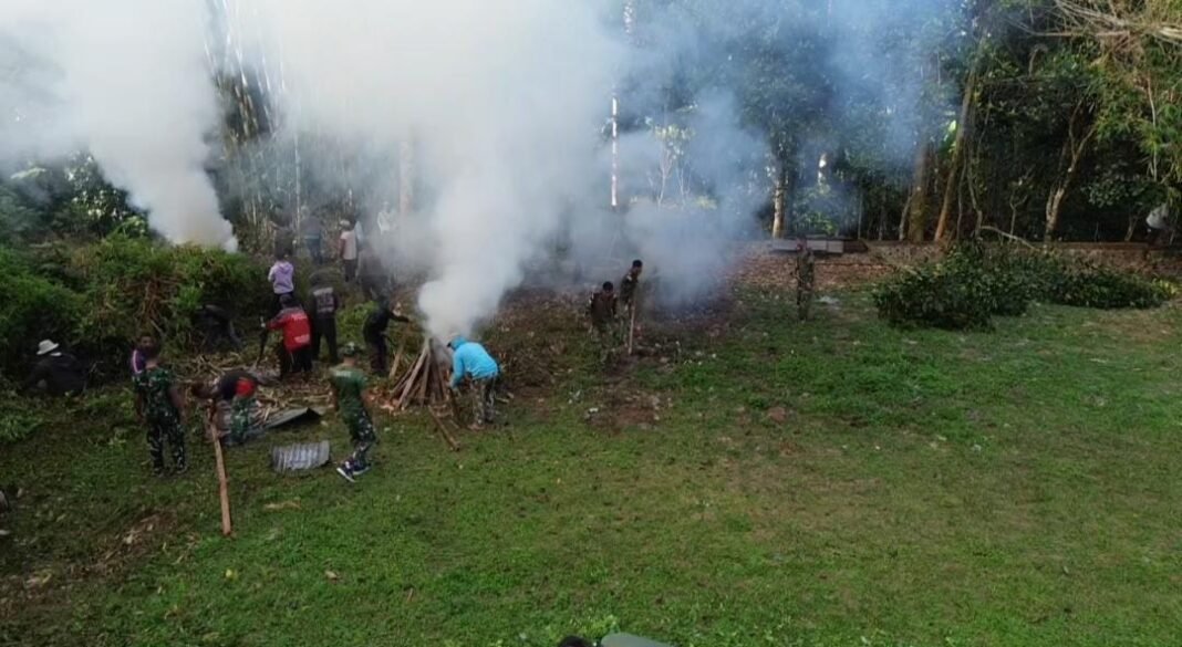 Aksi Bersama Satgas TMMD: Menata Kebersihan Pura Puseh
