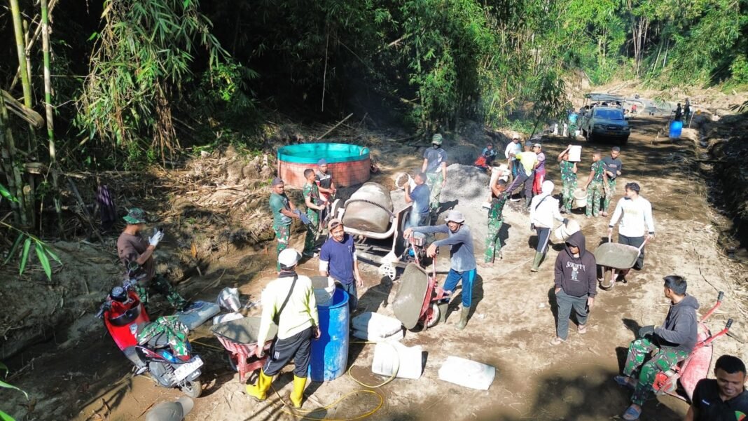 Rabat Beton di Sekardadi Hampir Selesai, Gotong Royong Masyarakat Berjalan Lancar